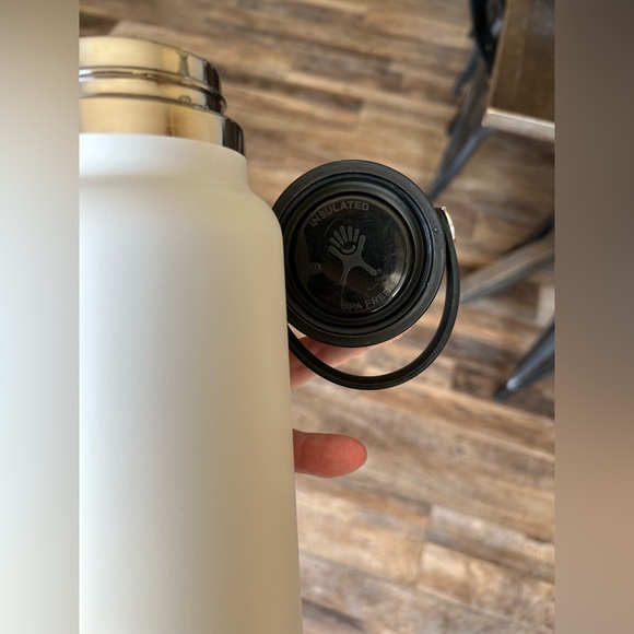 NEW, UNUSED White Hydro Flask 32oz Classic Wide-Mouth Water Bottle - Picture 4 of 8